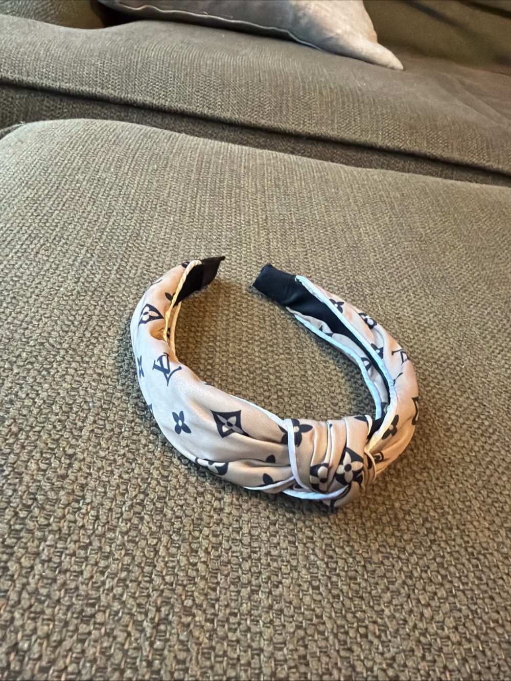 Printed Knotted Headband in Beige and Navy